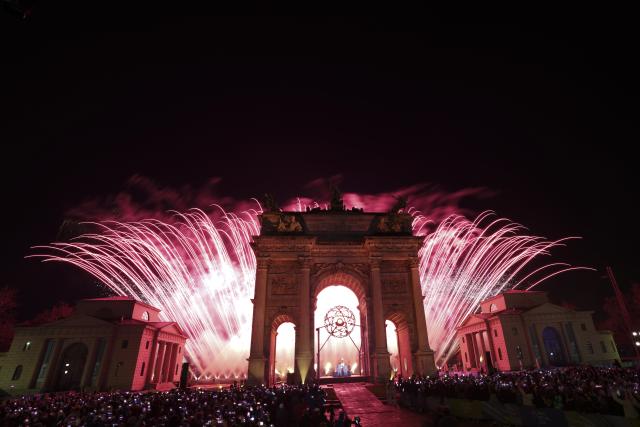 (260207) -- MILAN, Feb. 7, 2026 (Xinhua) -- Fireworks illuminate the night sky at the Arco della Pace during the opening ceremony of the Milan-Cortina 2026 Olympic Winter Games in Milan, Italy, Feb. 6, 2026. (Xinhua/Sun Fei)