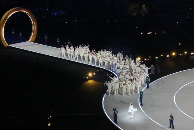 (260207) -- MILAN, Feb. 7, 2026 (Xinhua) -- The delegation of France parades into the San Siro Olympic Stadium during the opening ceremony of the Milan-Cortina 2026 Olympic Winter Games in Milan, Italy, Feb. 6, 2026. (Xinhua/Lai Xiangdong)