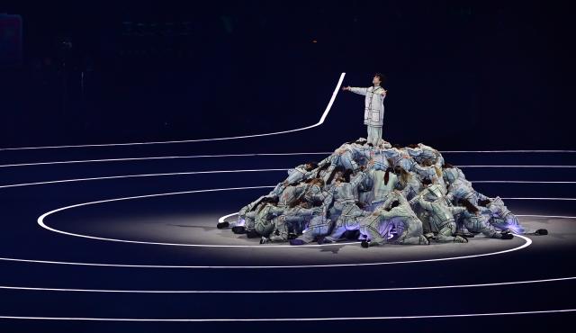 (260207) -- MILAN, Feb. 7, 2026 (Xinhua) -- Artists perform during the opening ceremony of the Milan-Cortina 2026 Olympic Winter Games at the San Siro Olympic Stadium in Milan, Italy, Feb. 6, 2026. (Xinhua/Tao Xiyi)