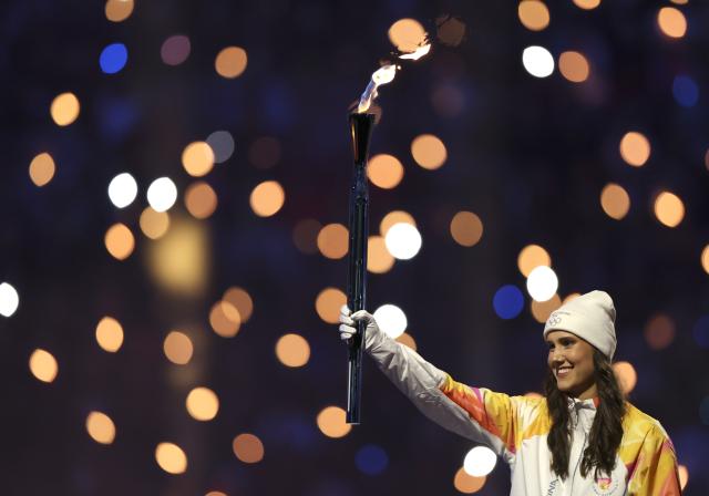 (260207) -- MILAN, Feb. 7, 2026 (Xinhua) -- A torchbearer carries the Olympic torch during the opening ceremony of the Milan-Cortina 2026 Olympic Winter Games at the San Siro Olympic Stadium in Milan, Italy, Feb. 6, 2026. (Xinhua/Li Ming)