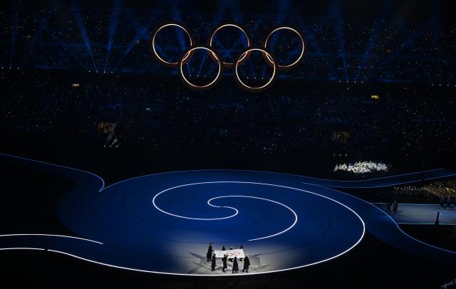 (260207) -- MILAN, Feb. 7, 2026 (Xinhua) -- Flag bearers carry the Olympic flag into the San Siro Olympic Stadium during the opening ceremony of the Milan-Cortina 2026 Olympic Winter Games at the San Siro Olympic Stadium in Milan, Italy, Feb. 6, 2026. (Xinhua/Cheng Min)
