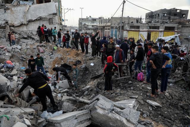 (260207) -- GAZA, Feb. 7, 2026 (Xinhua) -- Palestinians inspect the damage after an Israeli airstrike that destroyed a three-story building in the Zeitoun neighborhood, southeast of Gaza City, on Feb. 6, 2026. (Photo by Rizek Abdeljawad/Xinhua)