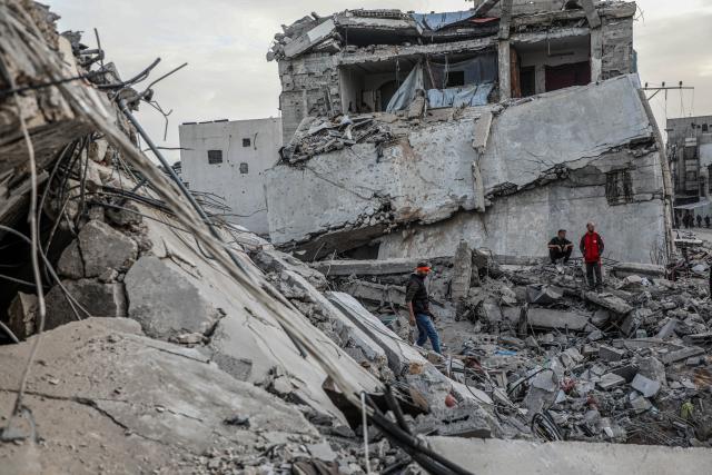 (260207) -- GAZA, Feb. 7, 2026 (Xinhua) -- Palestinians inspect the damage after an Israeli airstrike that destroyed a three-story building in the Zeitoun neighborhood, southeast of Gaza City, on Feb. 6, 2026. (Photo by Rizek Abdeljawad/Xinhua)