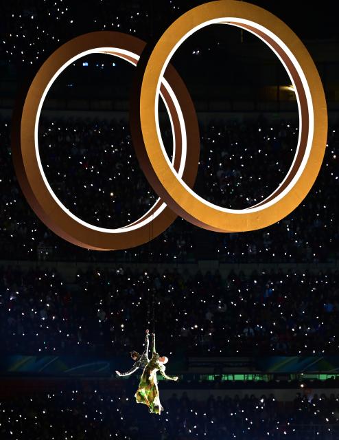 (260207) -- MILAN, Feb. 7, 2026 (Xinhua) -- Artists perform during the opening ceremony of the Milan-Cortina 2026 Olympic Winter Games at the San Siro Olympic Stadium in Milan, Italy, Feb. 6, 2026. (Xinhua/Tao Xiyi)