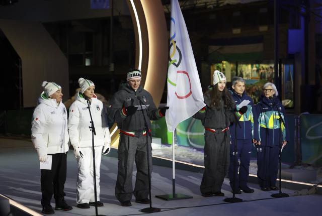 (260207) -- CORTINA D'AMPEZZO, Feb. 7, 2026 (Xinhua) -- Two athletes, two judges and two coaches take the Olympic Oath during the opening ceremony of the Milan-Cortina 2026 Olympic Winter Games in Cortina, Italy, Feb. 6, 2026. (Xinhua/Zhang Chenlin)