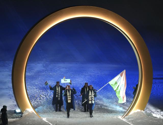 (260207) -- LIVIGNO, Feb. 7, 2026 (Xinhua) -- Members of the delegation of India attend the parade of athletes during the opening ceremony of the Milan-Cortina 2026 Olympic Winter Games in Livigno, Italy, Feb. 6, 2026. (Xinhua/Xia Yifang)