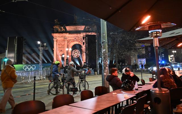 (260207) -- MILAN, Feb. 7, 2026 (Xinhua) -- This photo taken on Feb. 6, 2026 shows the Arco della Pace during the opening ceremony of the Milan-Cortina 2026 Olympic Winter Games in Milan, Italy. (Xinhua/Wu Wei)