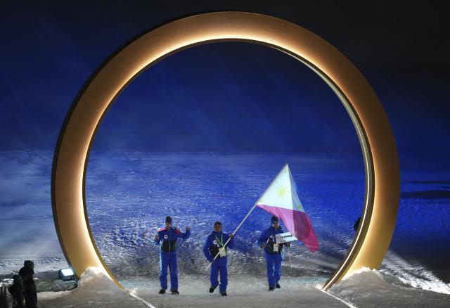 (260207) -- LIVIGNO, Feb. 7, 2026 (Xinhua) -- Members of the delegation of the Philippines attend the parade of athletes during the opening ceremony of the Milan-Cortina 2026 Olympic Winter Games in Livigno, Italy, Feb. 6, 2026. (Xinhua/Xia Yifang)