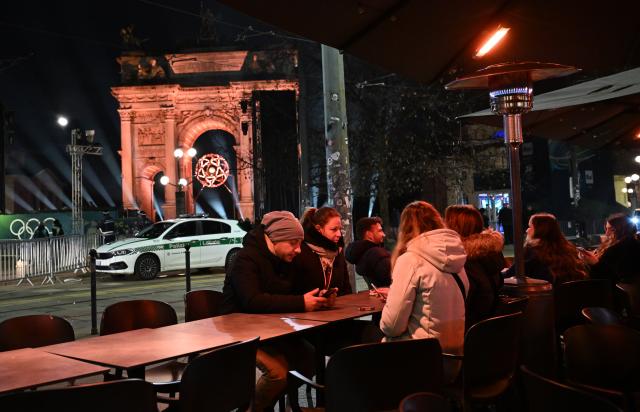 (260207) -- MILAN, Feb. 7, 2026 (Xinhua) -- This photo taken on Feb. 6, 2026 shows the Arco della Pace during the opening ceremony of the Milan-Cortina 2026 Olympic Winter Games in Milan, Italy. (Xinhua/Wu Wei)