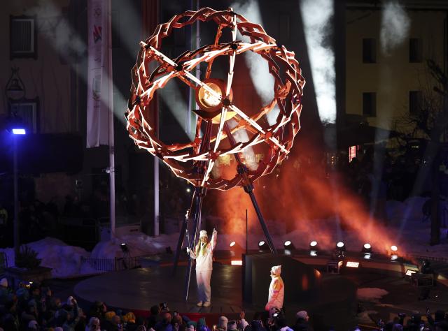 (260207) -- CORTINA D'AMPEZZO, Feb. 7, 2026 (Xinhua) -- Torchbearer Sofia Goggia of Italy ignites the cauldron of the Milan-Cortina 2026 Olympic Winter Games in Piazza Angelo Dibona in Cortina, Italy, Feb. 6, 2026. (Xinhua/Ding Xu)