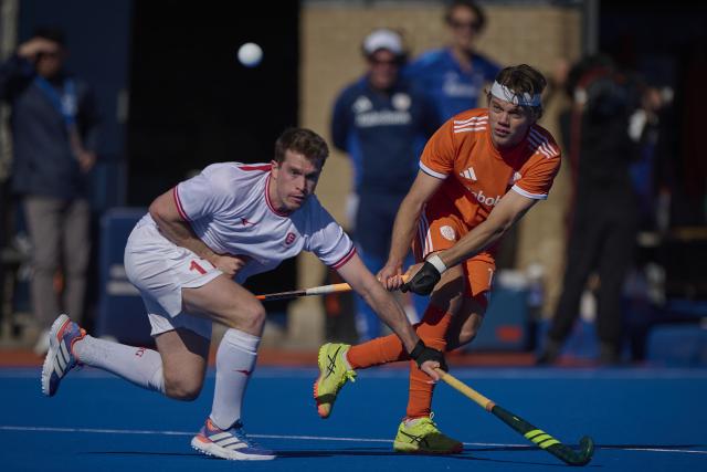 (260207) -- VALENCIA, Feb. 7, 2026 (Xinhua) -- Stuart Rushmere (L) of England vies with Derck de Vilder of the Netherlands during the FIH Hockey Pro League men's match between England and the Netherlands in Valencia, Spain, Feb. 6, 2026. (Photo by Pablo Morano/Xinhua)