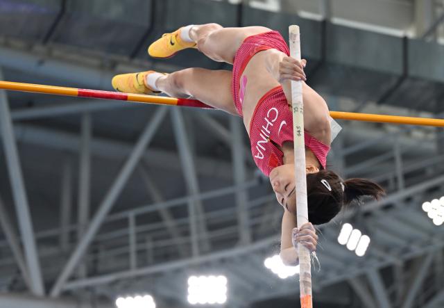 (260207) -- TIANJIN, Feb. 7, 2026 (Xinhua) -- Niu Chunge of China competes during the women's pole vault final at the 12th Asian Indoor Athletics Championships 2026 in Tianjin, north China, Feb. 7, 2026. (Xinhua/Zhao Zishuo)