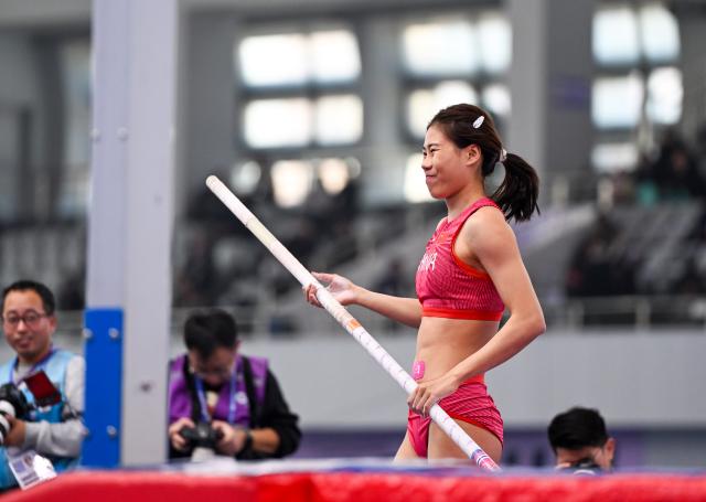 (260207) -- TIANJIN, Feb. 7, 2026 (Xinhua) -- Niu Chunge of China reacts during the women's pole vault final at the 12th Asian Indoor Athletics Championships 2026 in Tianjin, north China, Feb. 7, 2026. (Xinhua/Zhao Zishuo)