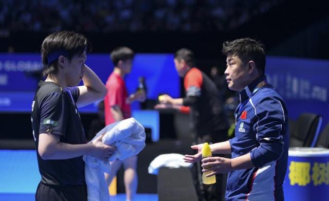 (260207) -- HAIKOU, Feb. 7, 2026 (Xinhua) -- Wang Chuqin (L) listens to coach Wang Hao during the men's singles round of 16 match between Wang Chuqin of China and Izaac Quek of Singapore at the ITTF-ATTU Asian Cup Haikou 2026 table tennis tournament in Haikou, south China's Hainan Province, Feb. 7, 2026. (Xinhua/Yang Guanyu)