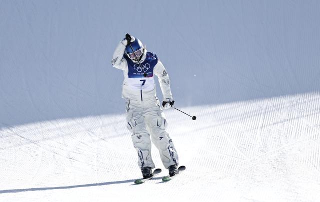 (260207) -- LIVIGNO, Feb. 7, 2026 (Xinhua) -- Gu Ailing of China reacts during the freestyle skiing women's freeski slopestyle qualification of the Milan-Cortina 2026 Olympic Winter Games in Livigno, Italy, Feb. 7, 2026. (Xinhua/Wang Peng)
