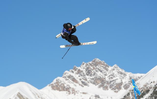 (260207) -- LIVIGNO, Feb. 7, 2026 (Xinhua) -- Liu Mengting of China competes during the freestyle skiing women's freeski slopestyle qualification of the Milan-Cortina 2026 Olympic Winter Games in Livigno, Italy, Feb. 7, 2026. (Xinhua/Wu Huiwo)