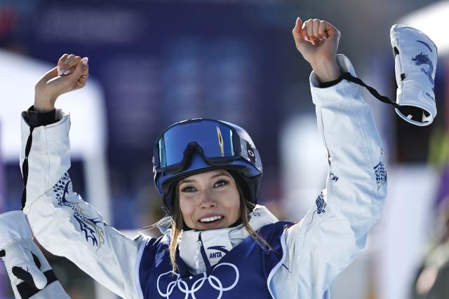 (260207) -- LIVIGNO, Feb. 7, 2026 (Xinhua) -- Gu Ailing of China reacts during the freestyle skiing women's freeski slopestyle qualification of the Milan-Cortina 2026 Olympic Winter Games in Livigno, Italy, Feb. 7, 2026. (Xinhua/Wang Peng)