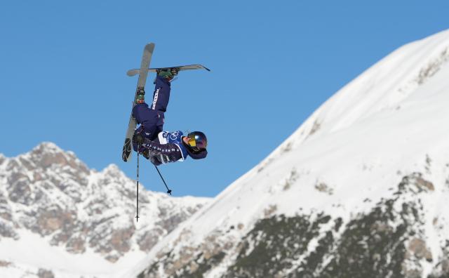 (260207) -- LIVIGNO, Feb. 7, 2026 (Xinhua) -- Grace Henderson of the United States competes during the freestyle skiing women's freeski slopestyle qualification of the Milan-Cortina 2026 Olympic Winter Games in Livigno, Italy, Feb. 7, 2026. (Xinhua/Wu Huiwo)