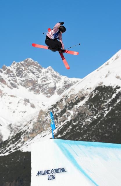 (260207) -- LIVIGNO, Feb. 7, 2026 (Xinhua) -- Anni Karava of Finland competes during the freestyle skiing women's freeski slopestyle qualification of the Milan-Cortina 2026 Olympic Winter Games in Livigno, Italy, Feb. 7, 2026. (Xinhua/Wu Huiwo)