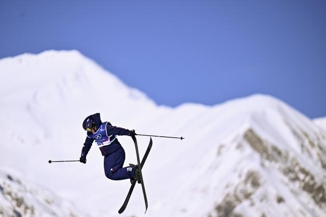 (260207) -- LIVIGNO, Feb. 7, 2026 (Xinhua) -- Avery Krumme of the United States competes during the freestyle skiing women's freeski slopestyle qualification of the Milan-Cortina 2026 Olympic Winter Games in Livigno, Italy, Feb. 7, 2026. (Xinhua/Zhang Hongxiang)