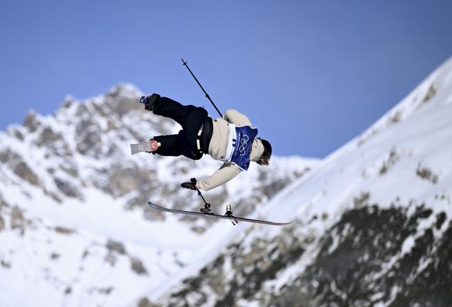 (260207) -- LIVIGNO, Feb. 7, 2026 (Xinhua) -- Sarah Hoefflin of Switzerland competes during the freestyle skiing women's freeski slopestyle qualification of the Milan-Cortina 2026 Olympic Winter Games in Livigno, Italy, Feb. 7, 2026. (Xinhua/Zhang Hongxiang)