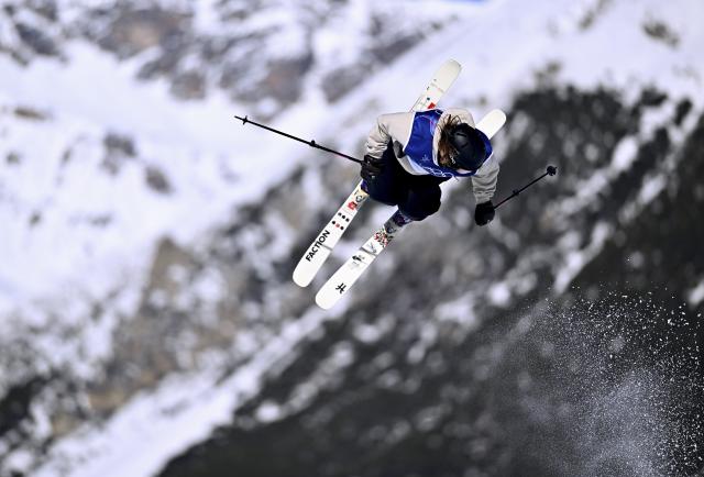 (260207) -- LIVIGNO, Feb. 7, 2026 (Xinhua) -- Sarah Hoefflin of Switzerland competes during the freestyle skiing women's freeski slopestyle qualification of the Milan-Cortina 2026 Olympic Winter Games in Livigno, Italy, Feb. 7, 2026. (Xinhua/Zhang Hongxiang)