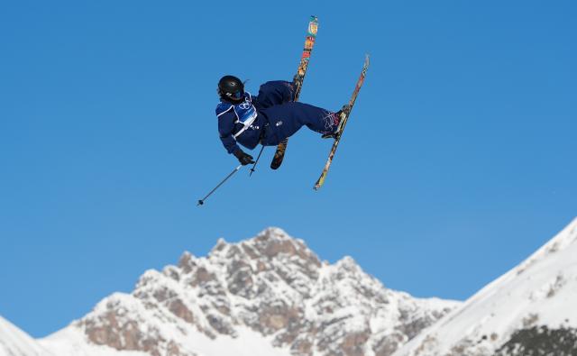 (260207) -- LIVIGNO, Feb. 7, 2026 (Xinhua) -- Rell Harwood of the United States competes during the freestyle skiing women's freeski slopestyle qualification of the Milan-Cortina 2026 Olympic Winter Games in Livigno, Italy, Feb. 7, 2026. (Xinhua/Wu Huiwo)