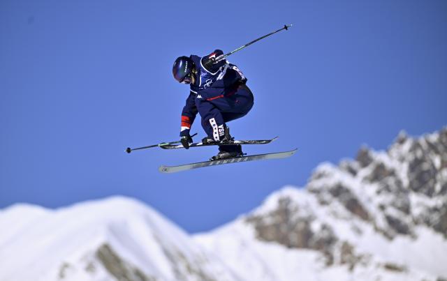 (260207) -- LIVIGNO, Feb. 7, 2026 (Xinhua) -- Avery Krumme of the United States competes during the freestyle skiing women's freeski slopestyle qualification of the Milan-Cortina 2026 Olympic Winter Games in Livigno, Italy, Feb. 7, 2026. (Xinhua/Zhang Hongxiang)