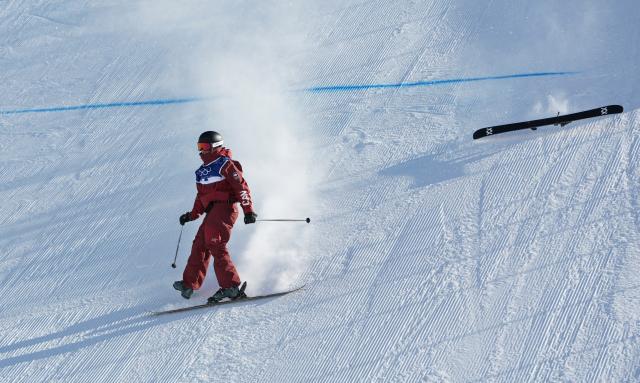 (260207) -- LIVIGNO, Feb. 7, 2026 (Xinhua) -- Elena Gaskell of Canada reacts during the freestyle skiing women's freeski slopestyle qualification of the Milan-Cortina 2026 Olympic Winter Games in Livigno, Italy, Feb. 7, 2026. (Xinhua/Wu Huiwo)