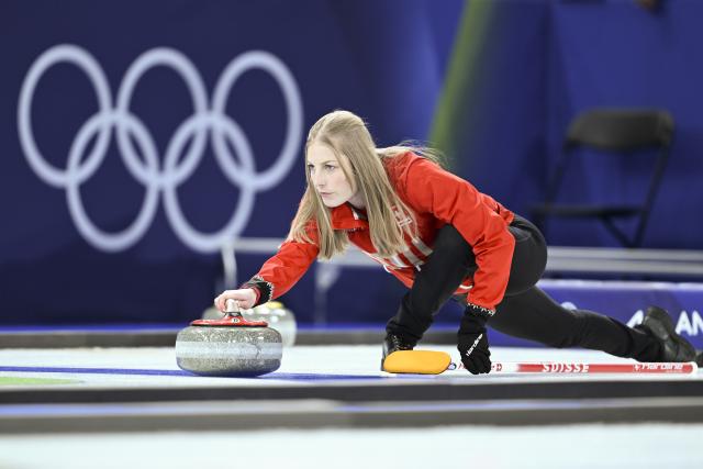 (260207) -- CORTINA D'AMPEZZO, Feb. 7, 2026 (Xinhua) -- Briar Schwaller-Huerlimann of Switzerland competes during the curling mixed doubles round robin session 7 match between Switzerland and Sweden of the 2026 Milan-Cortina Winter Olympics in Cortina D'Ampezzo, Italy, Feb. 7, 2026. (Xinhua/Lian Yi)