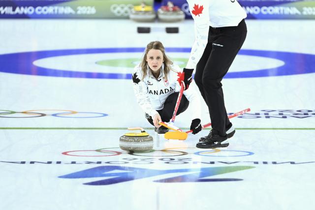 (260207) -- CORTINA D'AMPEZZO, Feb. 7, 2026 (Xinhua) -- Jocelyn Peterman of Canada competes during the curling mixed doubles round robin session 7 match between Britain and Canada of the 2026 Milan-Cortina Winter Olympics in Cortina D'Ampezzo, Italy, Feb. 7, 2026. (Xinhua/Lian Yi)