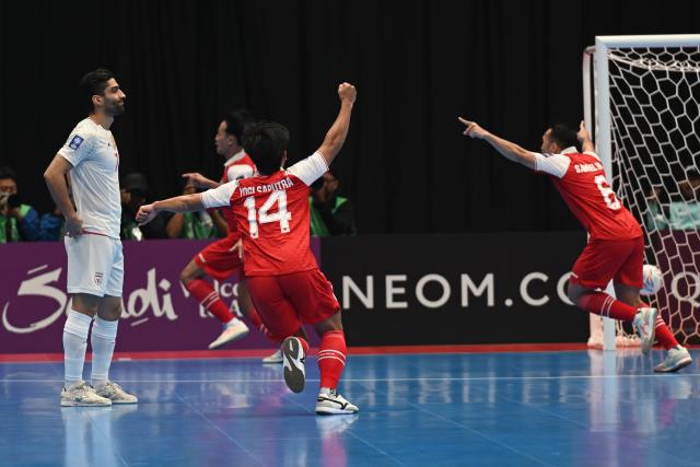 (260207) -- JAKARTA, Feb. 7, 2026 (Xinhua) -- Players of Indonesia celebrate after scoring during the final match between Indonesia and Iran at the AFC Futsal Asian Cup 2026 in The Indonesia Arena stadium, Jakarta, Indonesia, Feb. 7, 2026. (Xinhua/Agung Kuncahya B.)