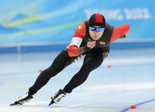 (260207) -- BEIJING, Feb. 7, 2026 (Xinhua) -- Gao Tingyu of China competes during the speed skating men's 500m event at the National Speed Skating Oval in Beijing, capital of China, Feb. 12, 2022. (Xinhua/Cheng Tingting)