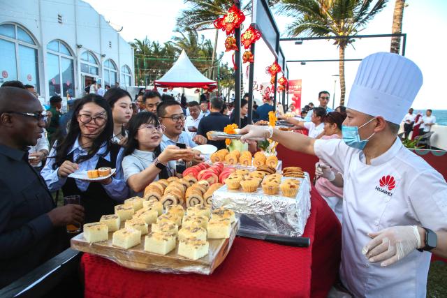 (260207) -- DAR ES SALAAM, Feb. 7, 2026 (Xinhua) -- Tanzanians and overseas Chinese enjoy food together in Dar es Salaam, Tanzania, Feb. 6, 2026. Tanzanians on Friday evening joined overseas Chinese to celebrate the upcoming Spring Festival, also known as the Chinese New Year, at the Chinese Embassy in Tanzania.
   TO GO WITH "Tanzanians, overseas Chinese celebrate upcoming Spring Festival in Dar es Salaam" (Xinhua/Emmanuel Herman)