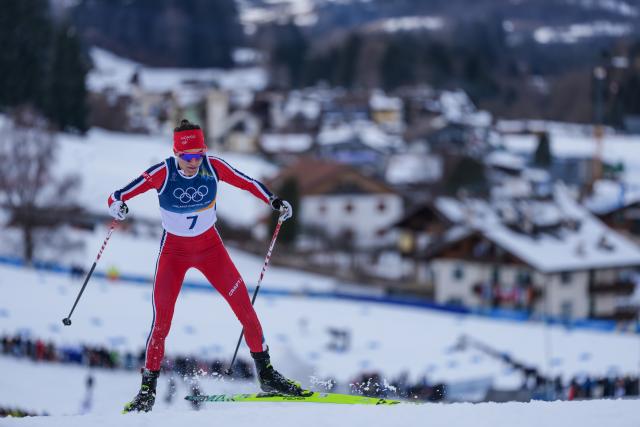 (260207) -- TESERO, Feb. 7, 2026 (Xinhua) -- Heidi Weng of Norway competes during the Cross-Country Skiing Women's 10km+10km Skiathlon of the Milan-Cortina 2026 Olympic Winter Games in Tesero, Italy, Feb. 7, 2026. (Xinhua/Peng Ziyang)