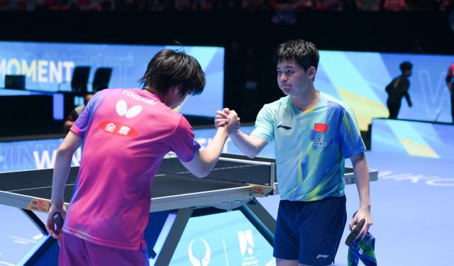 (260207) -- HAIKOU, Feb. 7, 2026 (Xinhua) -- Lin Shidong (R) shakes hands with Togami Shunsuke after the men's singles quarterfinal between Lin Shidong of China and Togami Shunsuke of Japan at the ITTF-ATTU Asian Cup Haikou 2026 table tennis tournament in Haikou, south China's Hainan Province, Feb. 7, 2026. (Xinhua/Yang Guanyu)