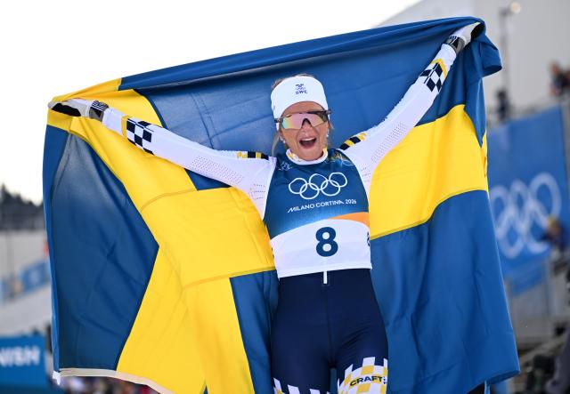 (260207) -- TESERO, Feb. 7, 2026 (Xinhua) -- Gold medalist Frida Karlsson of Sweden celebrates after the Cross-Country Skiing Women's 10km+10km Skiathlon of the Milan-Cortina 2026 Olympic Winter Games in Tesero, Italy, Feb. 7, 2026. (Xinhua/He Canling)