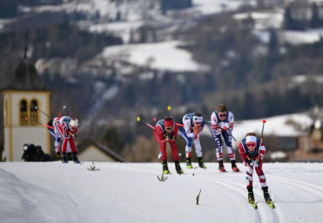 (260207) -- TESERO, Feb. 7, 2026 (Xinhua) -- Athletes compete during the Cross-Country Skiing Women's 10km+10km Skiathlon of the Milan-Cortina 2026 Olympic Winter Games in Tesero, Italy, Feb. 7, 2026. (Xinhua/He Canling)