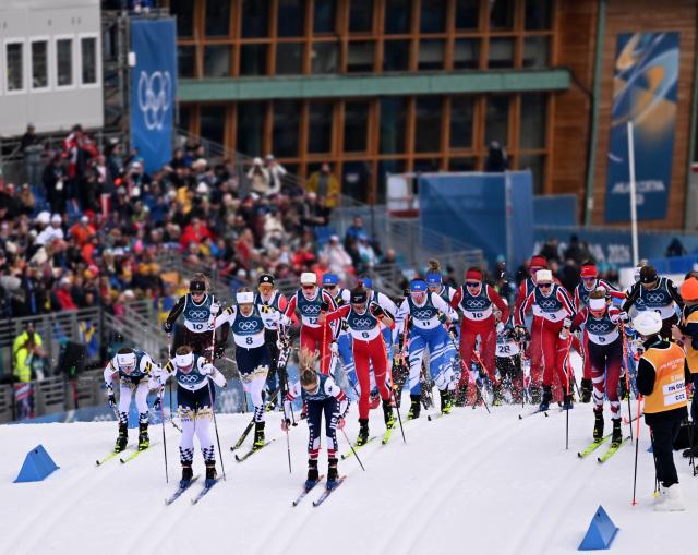(260207) -- TESERO, Feb. 7, 2026 (Xinhua) -- Athletes compete during the Cross-Country Skiing Women's 10km+10km Skiathlon of the Milan-Cortina 2026 Olympic Winter Games in Tesero, Italy, Feb. 7, 2026. (Xinhua/He Canling)