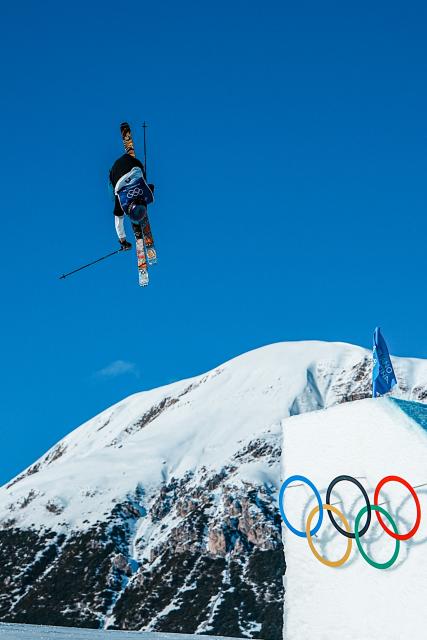 (260207) -- LIVIGNO, Feb. 7, 2026 (Xinhua) -- Sebastian Schjerve of Norway competes during the freestyle skiing men's freeski slopestyle qualification of the Milan-Cortina 2026 Olympic Winter Games in Livigno, Italy, Feb. 7, 2026. (Xinhua/Hu Chao)