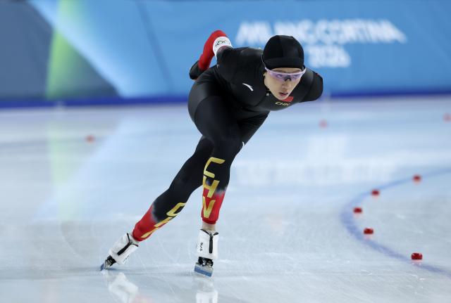 (260207) -- MILAN, Feb. 7, 2026 (Xinhua) -- Yang Binyu of China competes during the speed skating women's 3000m final of the Milan-Cortina 2026 Olympic Winter Games in Milan, Italy, Feb. 7, 2026. (Xinhua/Li Jing)