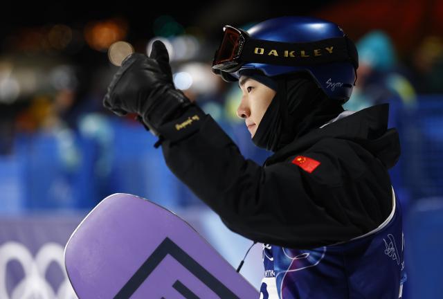 (260207) -- LIVIGNO, Feb. 7, 2026 (Xinhua) -- Su Yiming of China celebrates during the Men's Snowboard Big Air Final at the Milan-Cortina 2026 Olympic Winter Games in Livigno, Italy, Feb. 7, 2026. (Xinhua/Wang Peng)