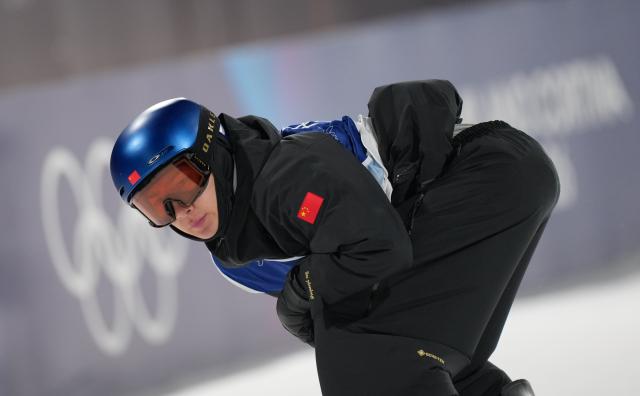 (260207) -- LIVIGNO, Feb. 7, 2026 (Xinhua) -- Su Yiming of China competes during the Men's Snowboard Big Air Final at the Milan-Cortina 2026 Olympic Winter Games in Livigno, Italy, Feb. 7, 2026. (Xinhua/Xia Yifang)
