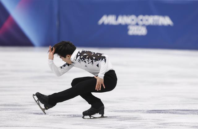 (260207) -- MILAN, Feb. 7, 2026 (Xinhua) -- Kagiyama Yuma of Japan competes during the short program of men single skating for figure skating team event at the Milan-Cortina 2026 Olympic Winter Games in Milan, Italy, Feb. 7, 2026. (Xinhua/Chen Yichen)