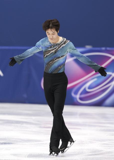 (260207) -- MILAN, Feb. 7, 2026 (Xinhua) -- Jin Boyang of China competes during the short program of men single skating for figure skating team event at the Milan-Cortina 2026 Olympic Winter Games in Milan, Italy, Feb. 7, 2026. (Xinhua/Chen Yichen)