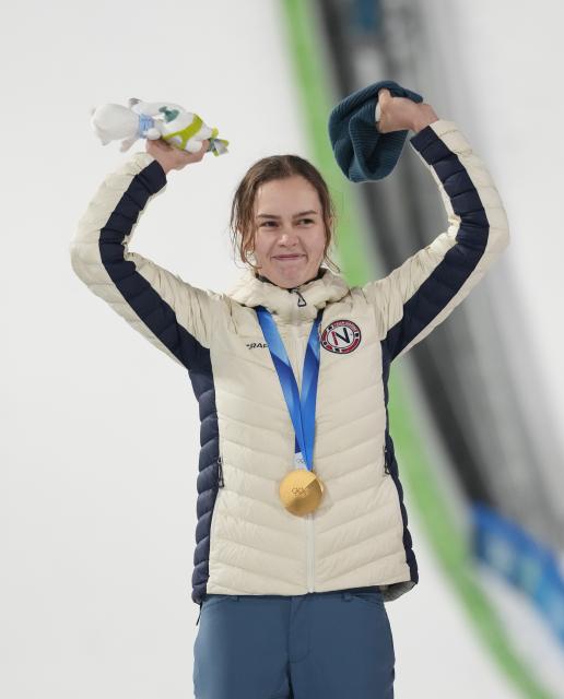 (260207) -- PREDAZZO, Feb. 7, 2026 (Xinhua) -- Anna Odine Stroem of Norway celebrates during the awarding ceremony of ski jumping women's normal hill individual at the Milan-Cortina 2026 Olympic Winter Games in Predazzo, Italy, Feb. 7, 2026. (Xinhua/Meng Yongmin)