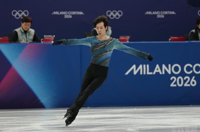 (260207) -- MILAN, Feb. 7, 2026 (Xinhua) -- Jin Boyang of China competes during the short program of men single skating for figure skating team event at the Milan-Cortina 2026 Olympic Winter Games in Milan, Italy, Feb. 7, 2026. (Xinhua/Cheng Min)