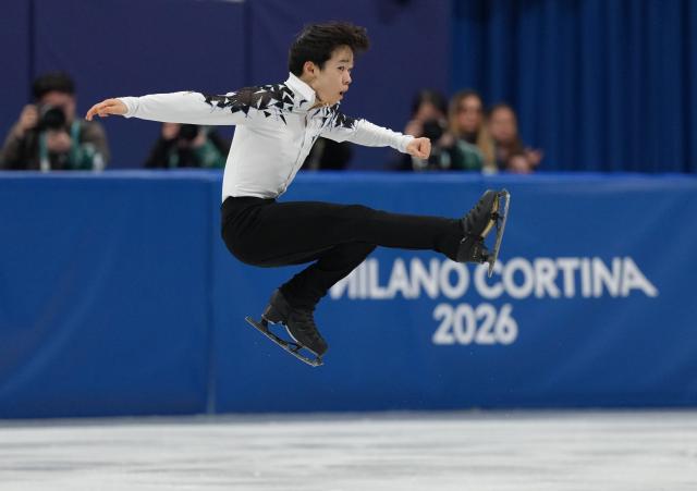 (260207) -- MILAN, Feb. 7, 2026 (Xinhua) -- Kagiyama Yuma of Japan competes during the short program of men single skating for figure skating team event at the Milan-Cortina 2026 Olympic Winter Games in Milan, Italy, Feb. 7, 2026. (Xinhua/Cheng Min)