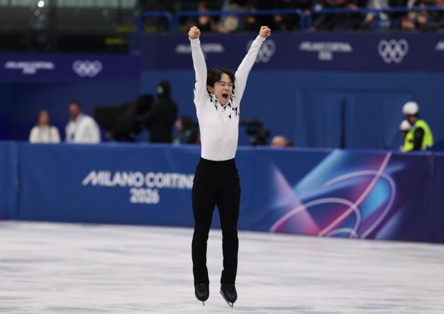 (260207) -- MILAN, Feb. 7, 2026 (Xinhua) -- Kagiyama Yuma of Japan celebrates after the short program of men single skating for figure skating team event at the Milan-Cortina 2026 Olympic Winter Games in Milan, Italy, Feb. 7, 2026. (Xinhua/Chen Yichen)