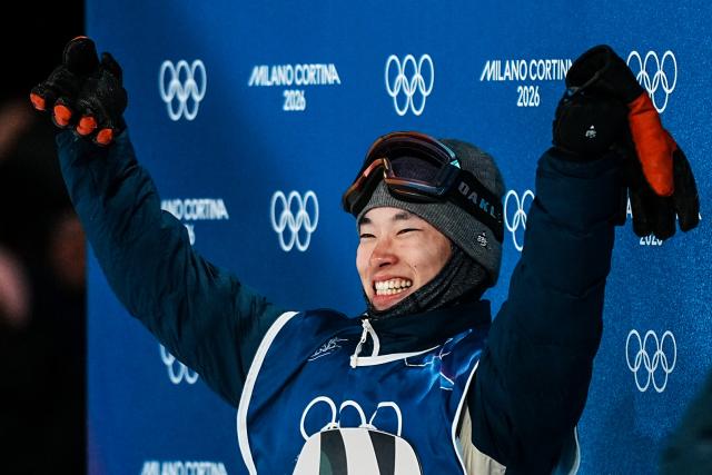 (260207) -- LIVIGNO, Feb. 7, 2026 (Xinhua) -- Kimura Kira of Japan celebrates after winning the Snowboard Men's Big Air final at the Milan-Cortina 2026 Olympic Winter Games in Livigno, Italy, Feb. 7, 2026. (Xinhua/Hu Chao)